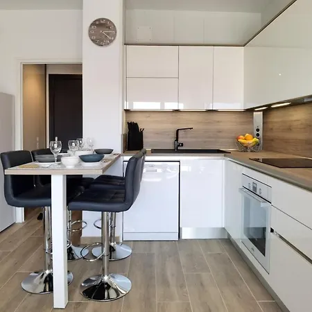 Apartment Leon Inmo Chanel - 15777 *